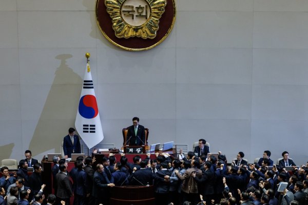 Corea del Sur pide orden de detención en contra del expresidente Yoon tras declaración de ley marcial