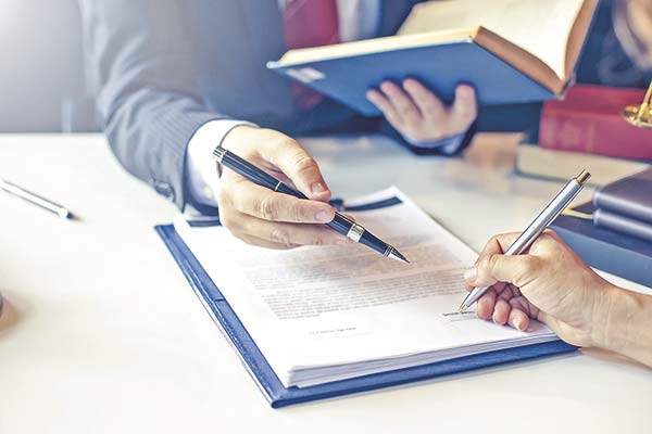 <p>Oficinas de abogados adaptan sus ofertas para cubrir los crecientes riesgos legales</p>