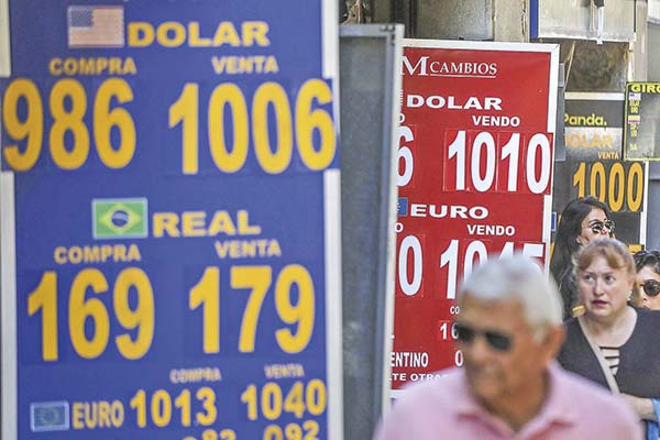 Dólar sobre $ 1.000: ¿Qué monedas podrían disputarle el liderazgo a la divisa este 2025?