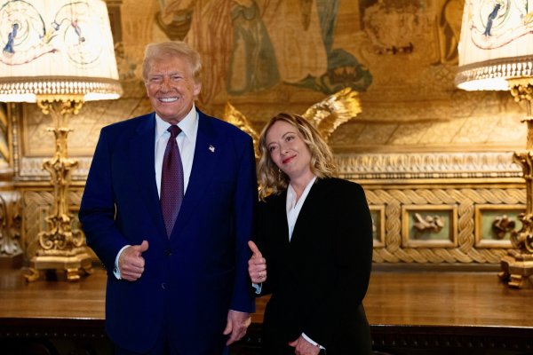 <p>Italiana Meloni impulsa lazos con Trump en una visita sorpresa a Florida</p>