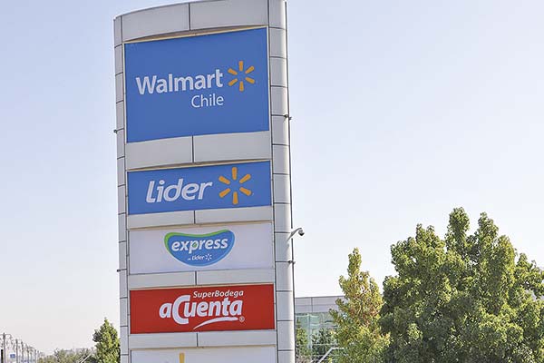 <p>Walmart Chile ingresa denuncia por fraude informático tras vulneración de Clave Única de altos ejecutivos</p>