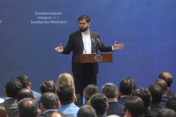 Boric baja el tono con la oposición por pensiones y dice que último año de Gobierno no será “pato cojo por ningún motivo”