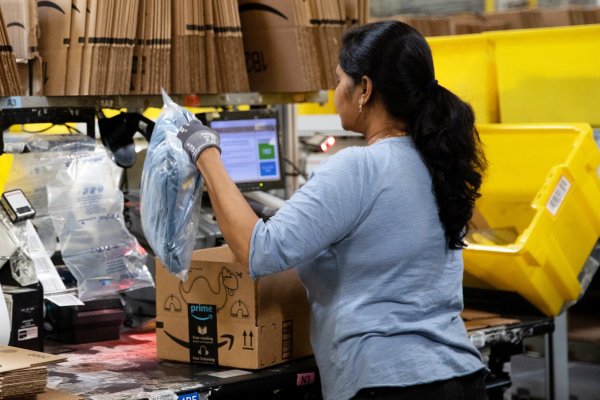 <p>Ventas online alcanzaron un récord de US$ 241 mil millones esta Navidad en Estados Unidos</p>