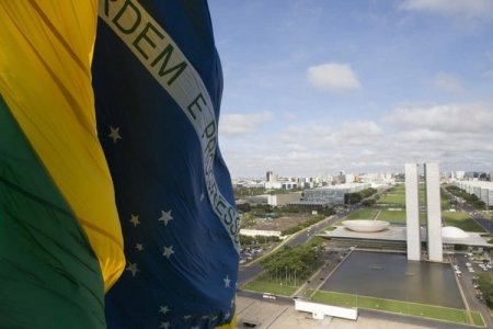 El real brasileño cayó a mínimos históricos y amenaza la estrategia cambiaria del Gobierno