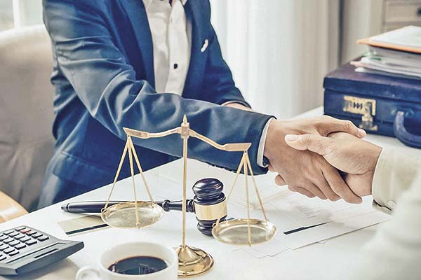 Estudios de abogados ven con optimismo el 2025: delinean áreas que serán clave y apuestan por nuevas contrataciones