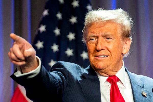 <p>Trump estudia declarar emergencia económica nacional en EEUU para lograr su objetivo de elevar los aranceles</p>