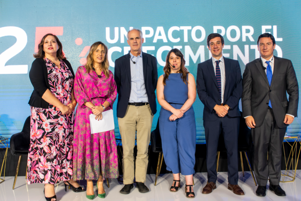 Ante empresarios, partidos políticos coinciden en la necesidad de avanzar en un acuerdo para aumentar el crecimiento de la economía