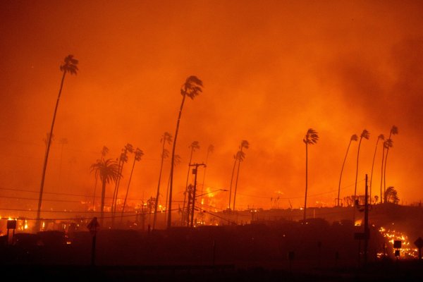 Incendios arrasan el acomodado barrio de Los Ángeles donde viven estrellas como Tom Hanks y James Woods