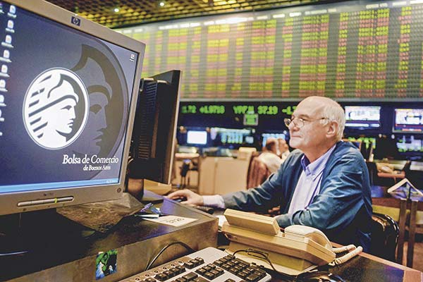 Las dos caras de la moneda: Ibovespa bajo presión y el Merval en récord