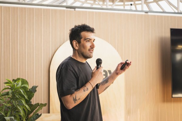 <p>Alejandro Matamala, cofundador de Runway, durante el evento. Foto: Verónica Besa</p>