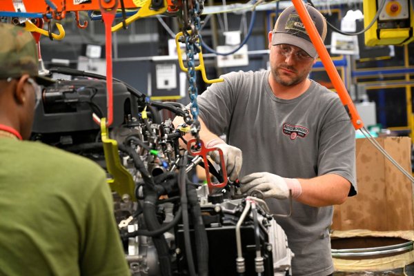 <p>La economía estadounidense supera las expectativas con la creación de 256.000 puestos de trabajo en diciembre</p>