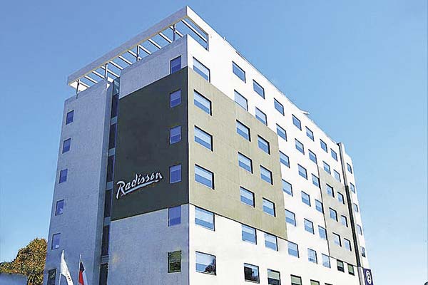<p>La desconocida reorganización de Hotel Radisson Curicó: apuntó a “la dura competencia” de cadena Diego de Almagro</p>