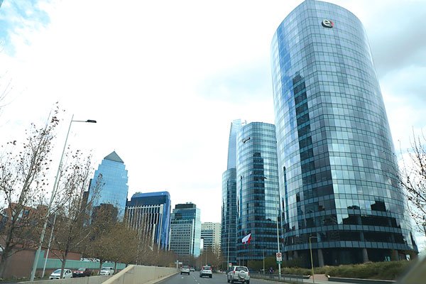 <p>Otro cambio en el mercado inmobiliario chileno: se agranda la brecha de valores entre terrenos premium de Santiago y Miami</p>