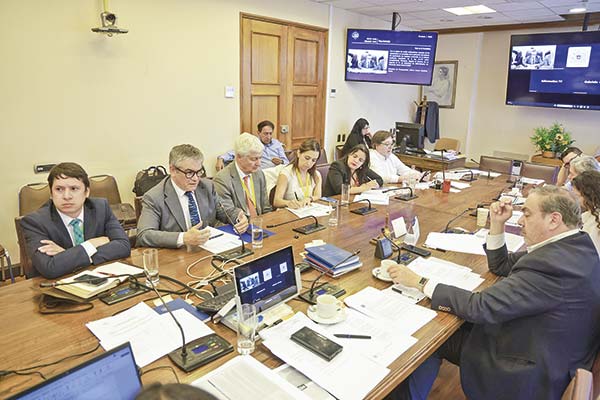 <p>Marcel enfrenta tensa sesión en la Cámara por recortes de gasto y baja recaudación de la repatriación de capitales</p>