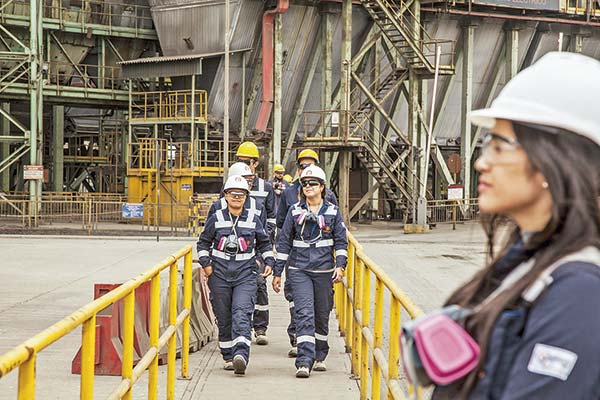 <p>Advierten una preocupante falta de jóvenes en la minería: solo uno de cada cuatro trabajadores contratados tiene menos de 30 años</p>