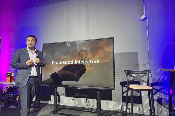 <p>Álvaro Ossa, director de Transferencia y Desarrollo de la Universidad Católica, durante su presentación en Congreso Futuro 2025.</p>