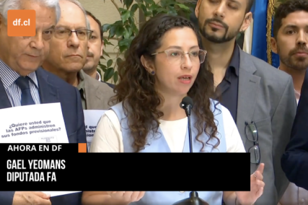 <p>Ahora en DF | Diputados oficialistas presentan proyecto de ley para plebiscitar el futuro de las AFP en las elecciones de noviembre</p>