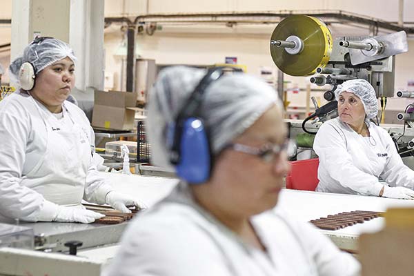 <p>Economistas y gremios critican impacto de mayor cotización en el empleo y desarrollo de negocios</p>