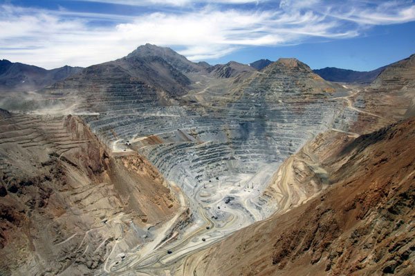 <p>Minera del grupo Luksic aumenta inversiones a US$ 3.900 millones en 2025, con foco en proyectos de Los Pelambres y Centinela</p>