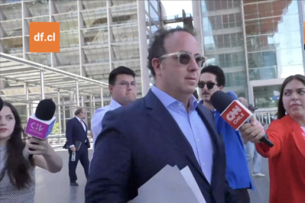 <p>Ahora en DF | Álvaro Jalaff en medio de formalización por caso Factop: “Mis abogados esclarecerán todos los hechos”</p>