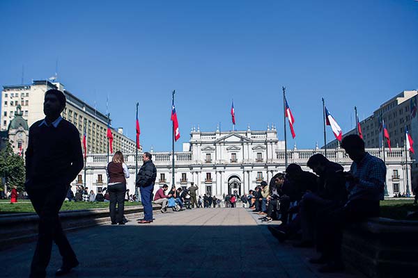 <p>La polémica minuta que envió el Gobierno al oficialismo y que establece que la reforma “abre la puerta para futuros cambios que terminen con las AFP”</p>