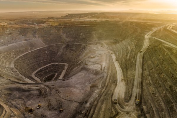 Rio Tinto y Glencore discuten posible fusión que crearía un nuevo líder global en la industria minera