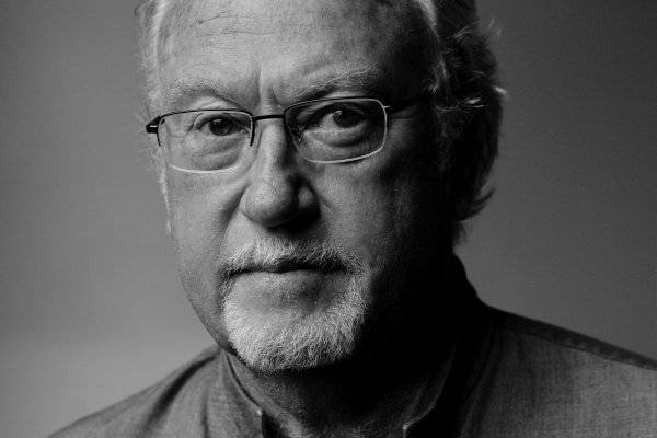 El discreto invitado de Boric al Polo Sur: Jon Lee Anderson habla de ese viaje, de Milei, de Siria