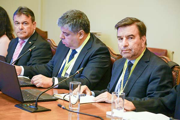 <p>El regreso de Hernán Frigolett al SII en compañía del secretario general de la OCDE</p>