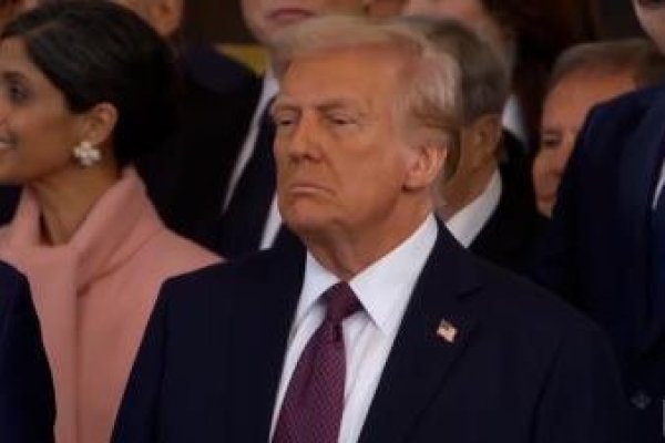 <p>Ahora en DF | Donald Trump jura como presidente número 47 de EEUU</p>