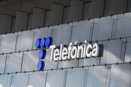 Acciones de Telefónica caen tras reemplazo de su CEO, Álvarez-Pallete, a petición del Gobierno español