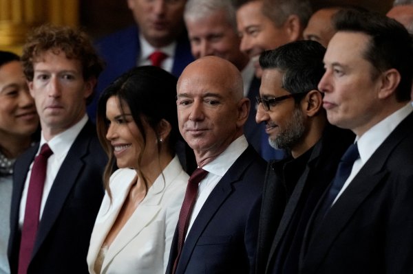 "El hombre es poder": multimillonarios hacen fila para participar en la investidura de Donald Trump