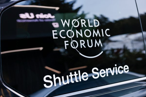 Agenda de Davos 2025 gira hacia acuerdos de negocio y crecimiento económico mientras Trump asume presidencia en EEUU