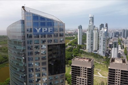 Argentina YPF busca llegar al mercado que más crece en el mundo: firma acuerdo con empresas de India para exportar GNL