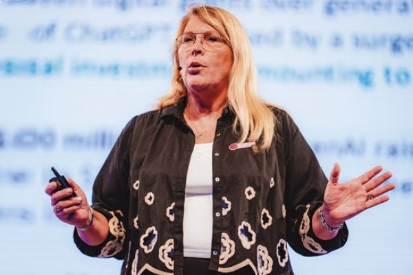 Laurence Devillers, profesora de Ciencias de la Computación de la Universidad París-Sorbona: “Lo que ha hecho Trump, decir que desregulemos todo, es una pesadilla”
