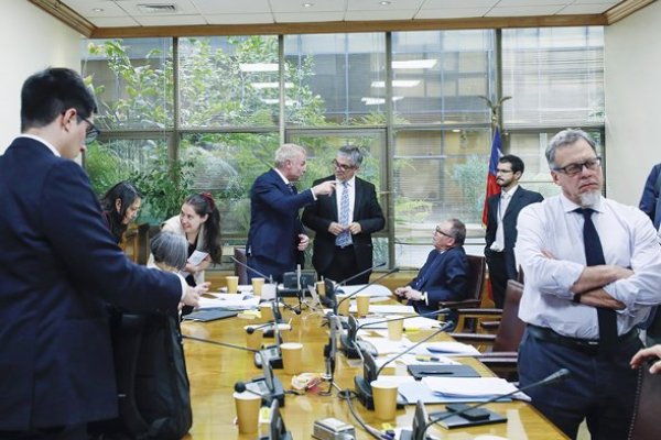 <p>El ministro de Hacienda, Mario Marcel, y el presidente de la comisión del ramo del Senado, Felipe Kast. Foto: Ministerio de Hacienda</p>