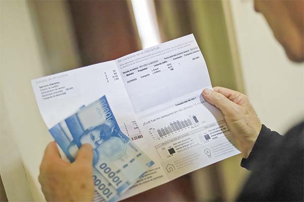 FNE propone al Ministerio de Energía cuatro medidas para mejorar el proceso de toma de decisiones de clientes que opten por el régimen libre