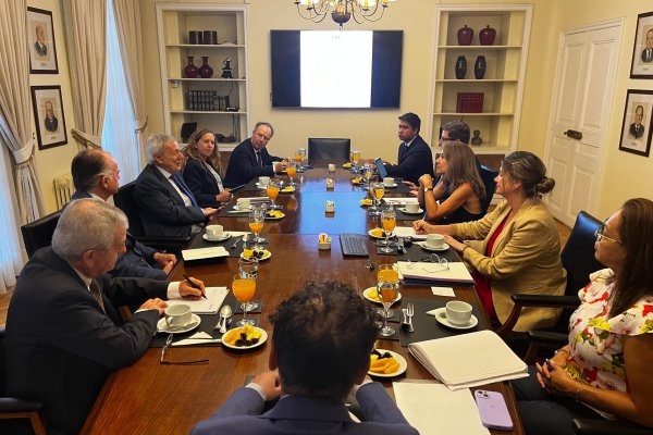 Canciller pone paños fríos ante nuevos aranceles de Trump al cobre y trabajará análisis con Hacienda