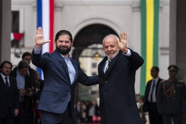 Boric conversa con Lula sobre desafíos para el desarrollo sostenible y confirma visita a Brasil