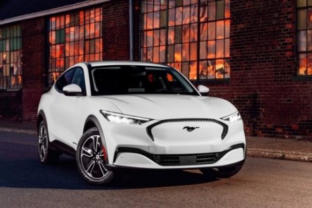 Primeros efectos de la motosierra de Milei: Ford baja el precio de sus autos