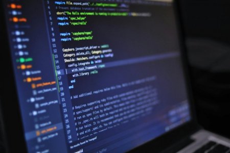 Equipo de chilenos crea agente de IA que detecta problemas de código y los resuelve en minutos