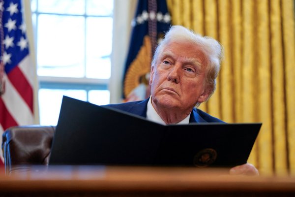 Trump dice que estadounidenses podrían sufrir con guerra comercial con México, Canadá y China