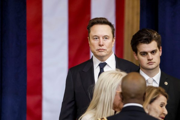 <p>La motosierra de Elon Musk: Promete cancelar subvenciones tras acceder al sistema de pagos del Tesoro de EEUU</p>