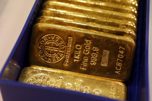 Precio del oro cerca de un récord mientras Trump se embarca en la guerra comercial con China