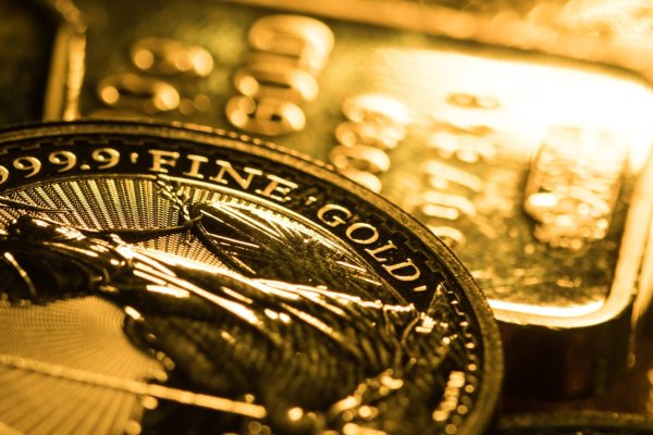 El oro nada sabe de treguas en aranceles y marca un nuevo un récord histórico por preocupación sobre guerra comercial