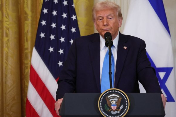 ¿Marcha atrás después del revuelo global? Ahora la Casa Blanca asegura que Trump "no se ha comprometido" a enviar tropas de EEUU a Gaza