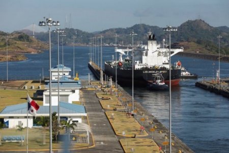 Autoridad del Canal de Panamá niega haber ofrecido tránsito gratuito a buques gubernamentales estadounidenses