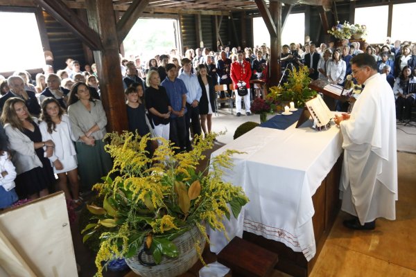 Ceremonia por aniversario de fallecimiento de Piñera: "Hemos sobrevivido este año, pero también hemos vuelto a sonreír", dice Cecilia Morel