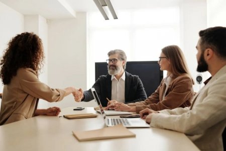 Startup estadounidense Deel incorpora un nuevo inversionista ancla a sus operaciones