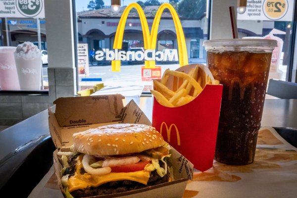 Ventas de McDonald's registran leve alza en el cuarto trimestre gracias a ganancias en operación internacional
