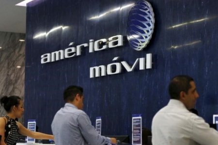 Mexicana América Móvil reporta desplome de sus ganancias por pérdidas cambiarias, pero sus ingresos suben 18%